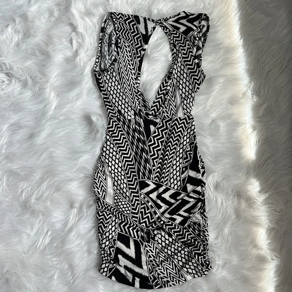 💜Forever 21💜 Deep V Cut Front/Back - Dress - Picture 4 of 4